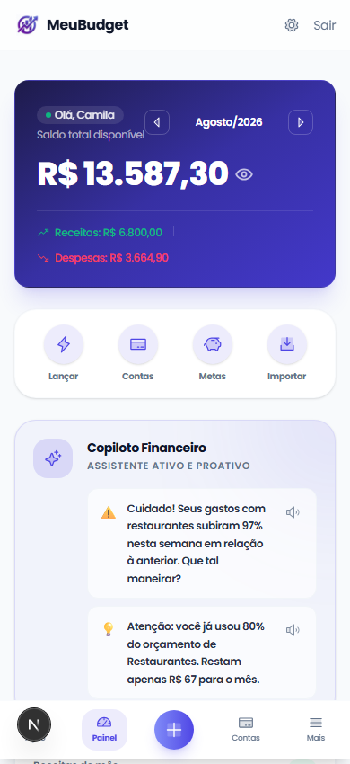 Painel do MeuBudget mostrando saldo total e os insights do Copiloto Financeiro